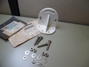 Shakespeare 4000 Right Angle Mount Kit for 495 Mount & Built In Round Type Base
