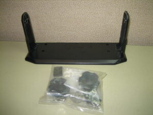 Icom *NEW* IC-M602 / IC-M604 VHF Mounting Mount Bracket w/ Knobs, Mic Clip