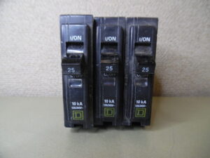 Square D AD-7621 1 Pole 25 Amp Plug-On Circuit Breaker -LOT OF 3