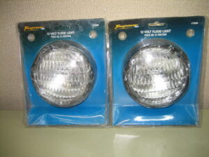 Reese Towpower 73840 12-Volt Off-Road Utility Flood Light Lamp - PAIR